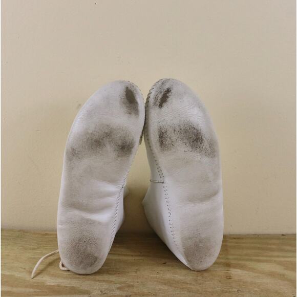 Vintage Minnetonka Boots 10 White Leather Thunderbird Beaded Ankle Bootie USA - Picture 4 of 9